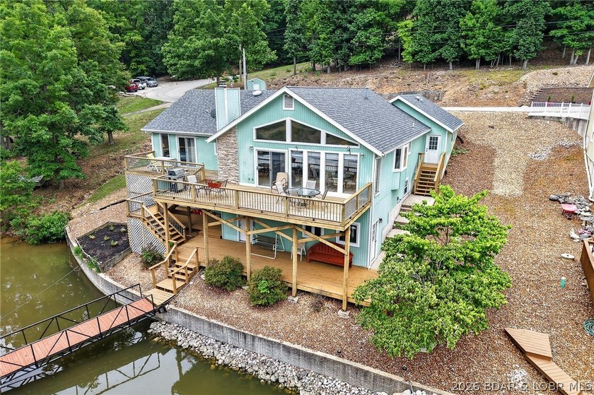 This property offers calm waters, 3 to 4 bedrooms, 3 full baths - photo 8