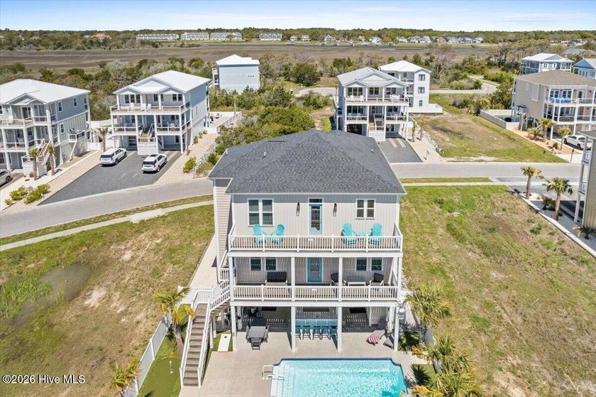 Welcome to **Sun Kissed**, a beautifully furnished 5-bedroom - photo 7