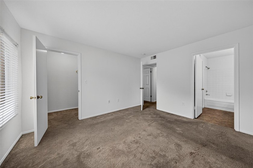 First-floor lakefront unit with screened patio in a gated - photo 14