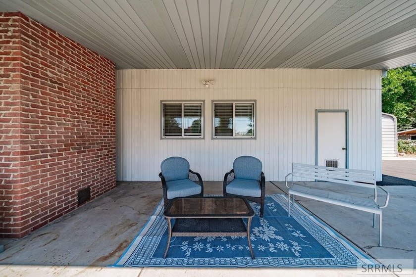 Once a licensed assisted-living home, this one-of-a-kind 4,292 - photo 4