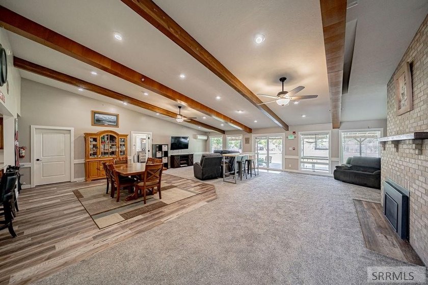 Once a licensed assisted-living home, this one-of-a-kind 4,292 - photo 8
