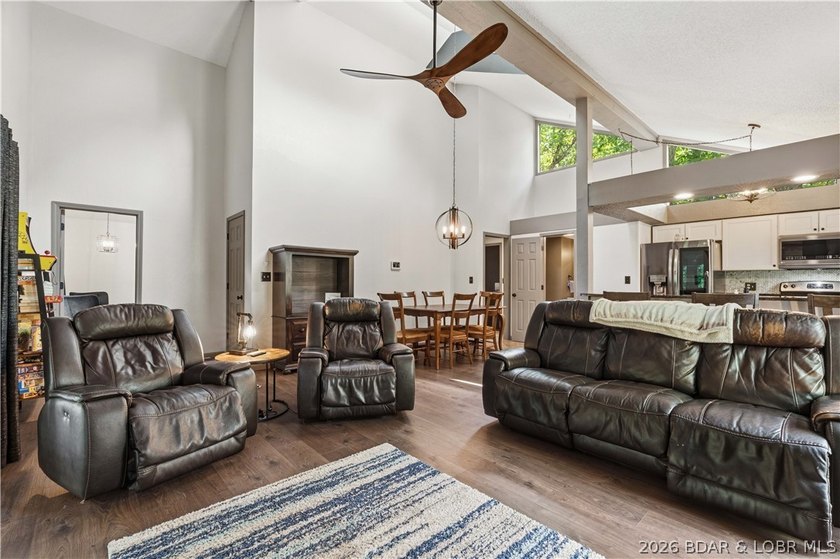 Tucked among the trees in the sought-after Tan-Tar-A Estates - photo 4