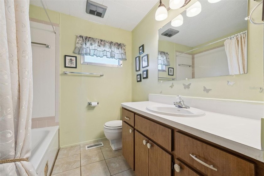 Welcome to easy Florida living in this charming 2 bedroom, 2 - photo 18