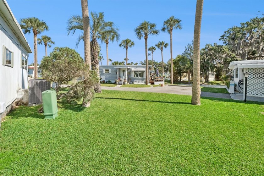 Welcome to easy Florida living in this charming 2 bedroom, 2 - photo 23