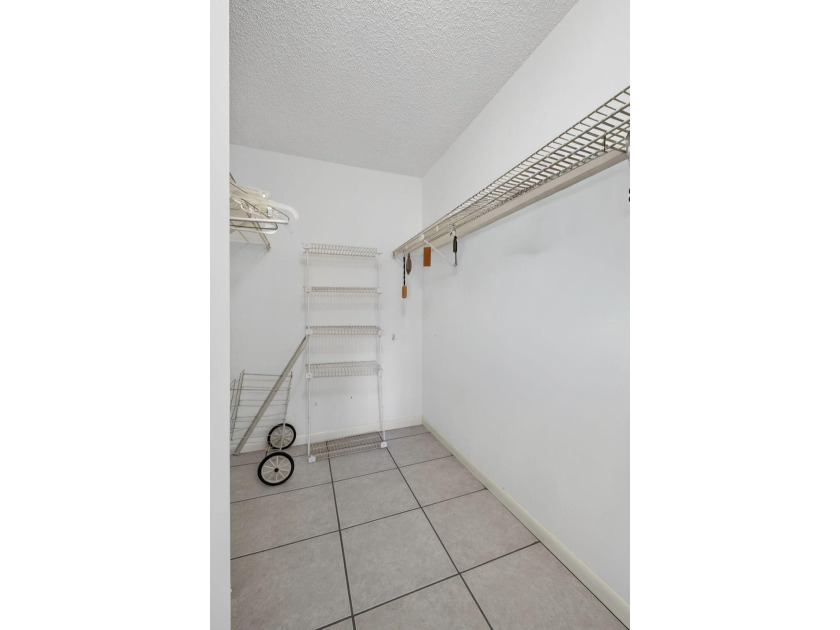 Enjoy peaceful lake views from this condo w/ living/dining room - photo 39