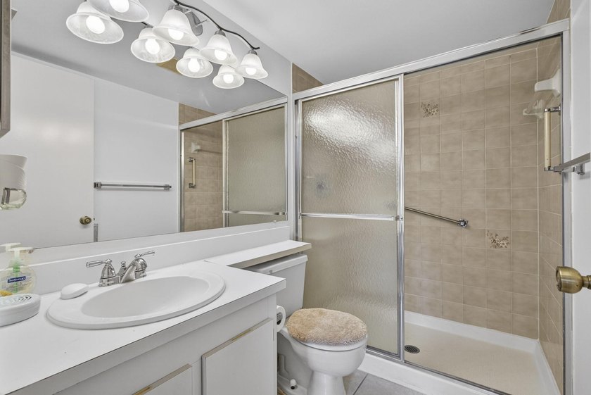 Enjoy peaceful lake views from this condo w/ living/dining room - photo 40