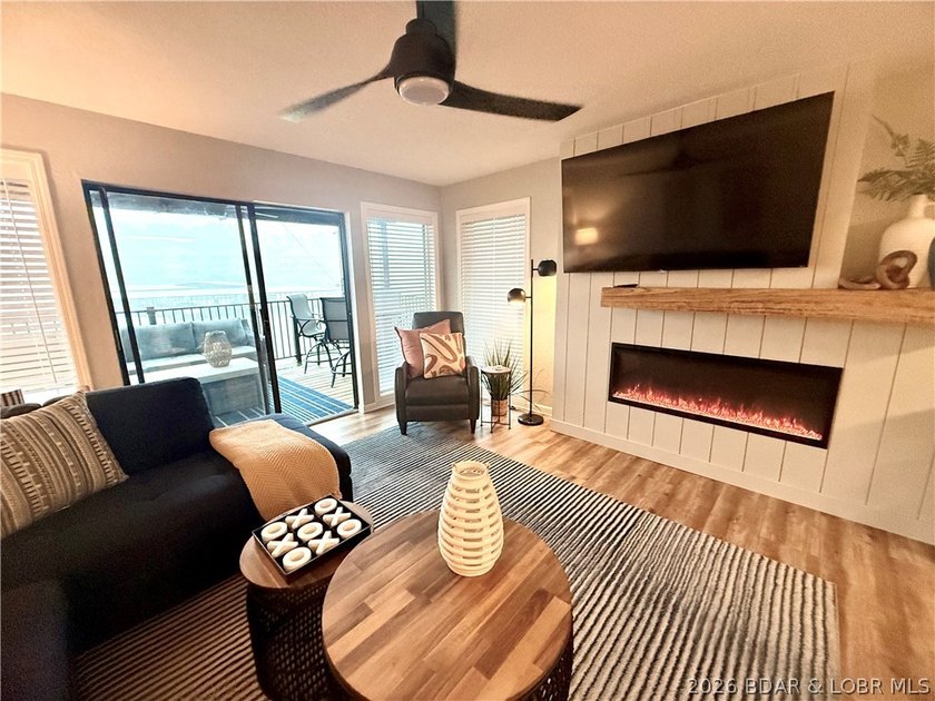 LUXURY LAKEFRONT WALK-IN LEVEL 12x28 SLIP + NEXT TO POINT POOL! - photo 2