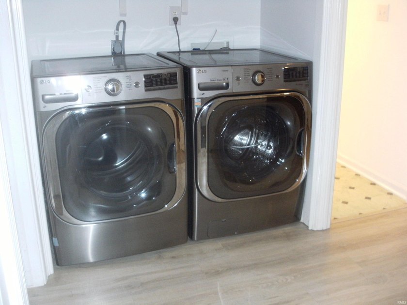 Great find at the Pointe! Completely renovated condo on a - photo 14