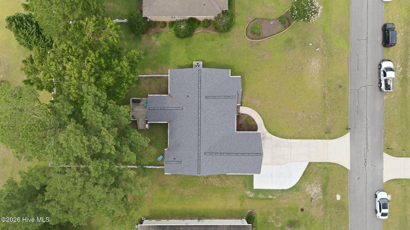 Motivated Seller--bring your offer! This beautifully maintained - photo 6