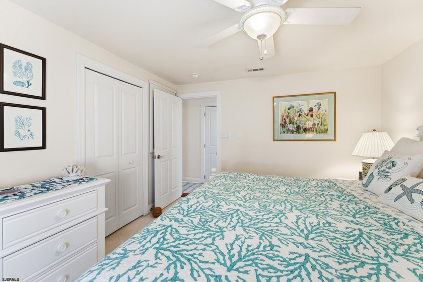 Exceptional custom-built Gardens home offering a spacious floor - photo 22