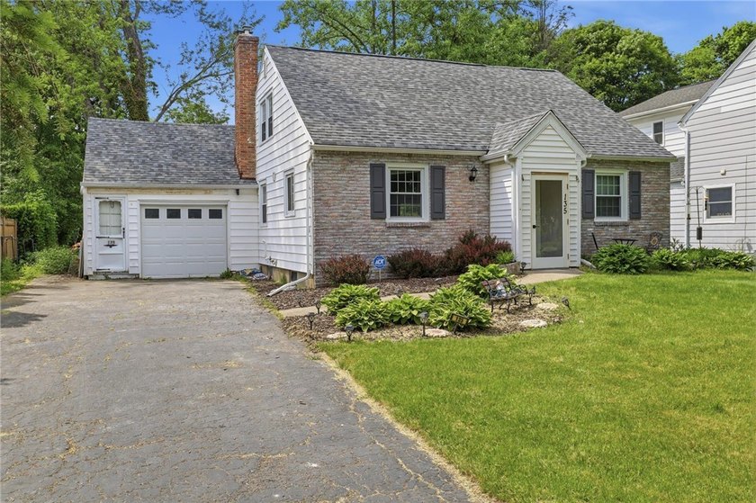 Welcome to 135 Glen Ellyn Way, a beautifully updated home - photo 3