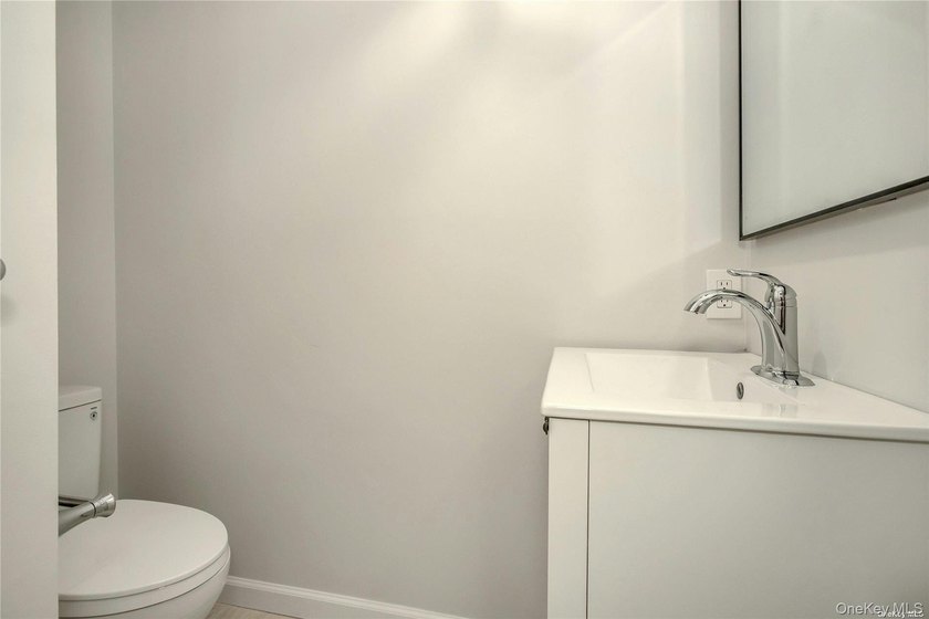 A stunning and completely renovated 3 bedroom 3.5 bath Townhouse - photo 33