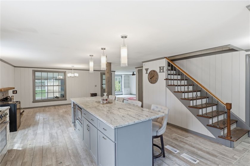 Welcome to 135 Glen Ellyn Way, a beautifully updated home - photo 5