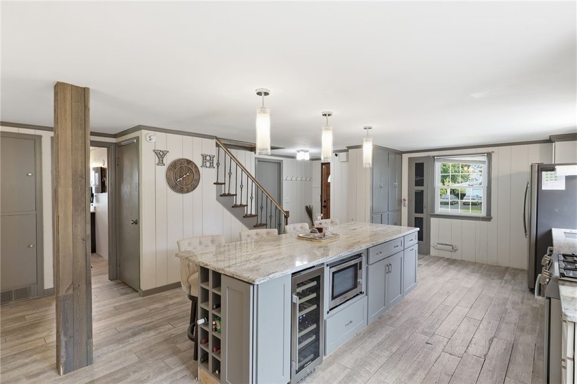 Welcome to 135 Glen Ellyn Way, a beautifully updated home - photo 7