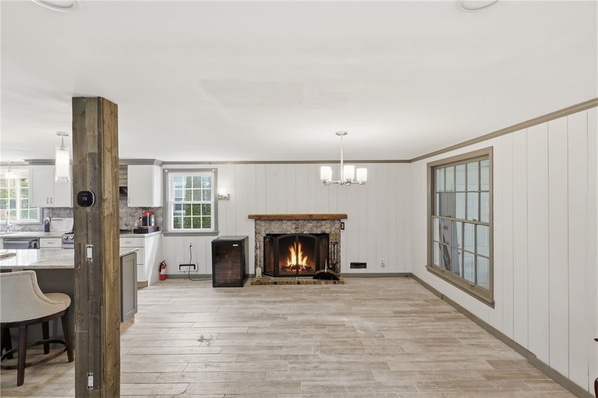 Welcome to 135 Glen Ellyn Way, a beautifully updated home - photo 9