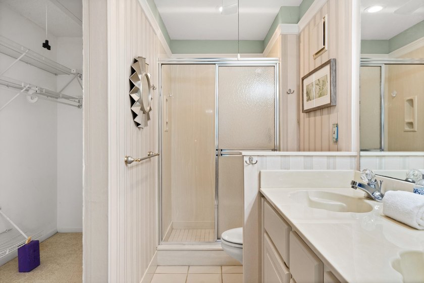Rarely available 3-bedroom, 2-bath, glass-enclosed flex/sunroom - photo 20