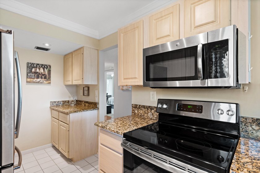 Rarely available 3-bedroom, 2-bath, glass-enclosed flex/sunroom - photo 25
