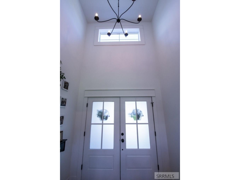 Don't miss out on this beautiful, nearly new, recently vacated - photo 6