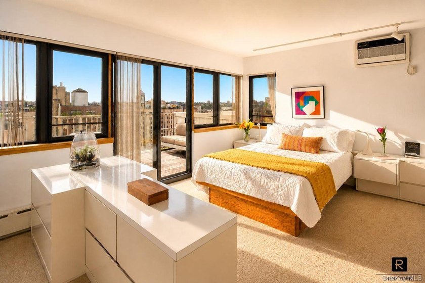 Rare Penthouse Duplex with 2,500 SF of Private Outdoor Space &amp; - photo 11