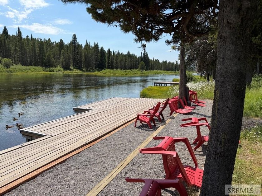 Welcome to one of Island Park's rarest riverfront opportunities - photo 4