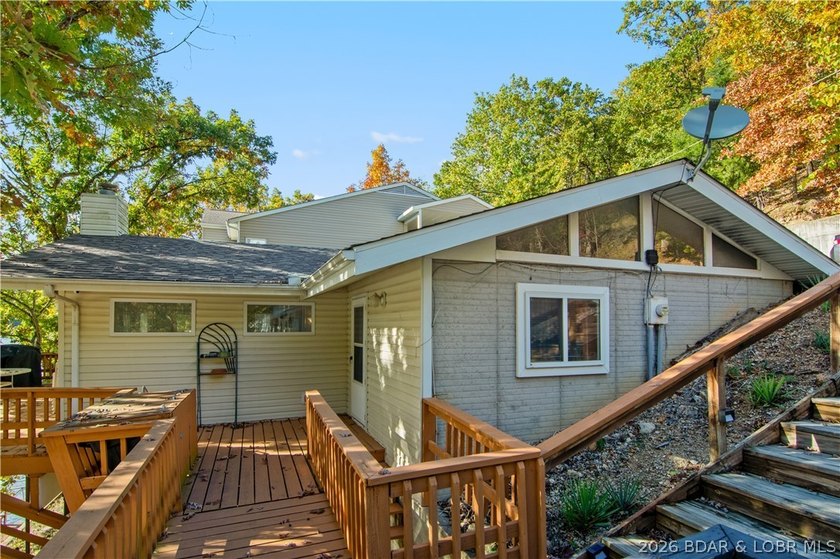 Looking for a 2-bedroom home in Lake Ozark sitting directly on - photo 6