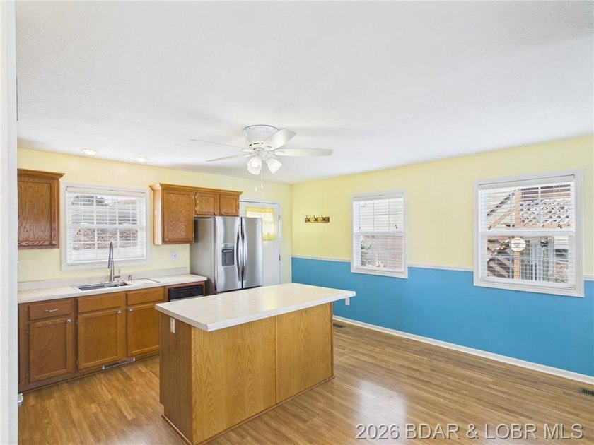 Enjoy lake living in this beautifully updated second-tier home - photo 5