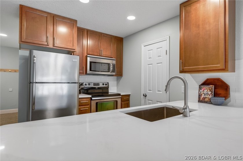 Beautifully renovated 3-bedroom, 2-bath lakefront condo at the - photo 2
