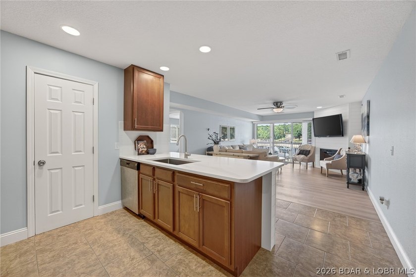 Beautifully renovated 3-bedroom, 2-bath lakefront condo at the - photo 4