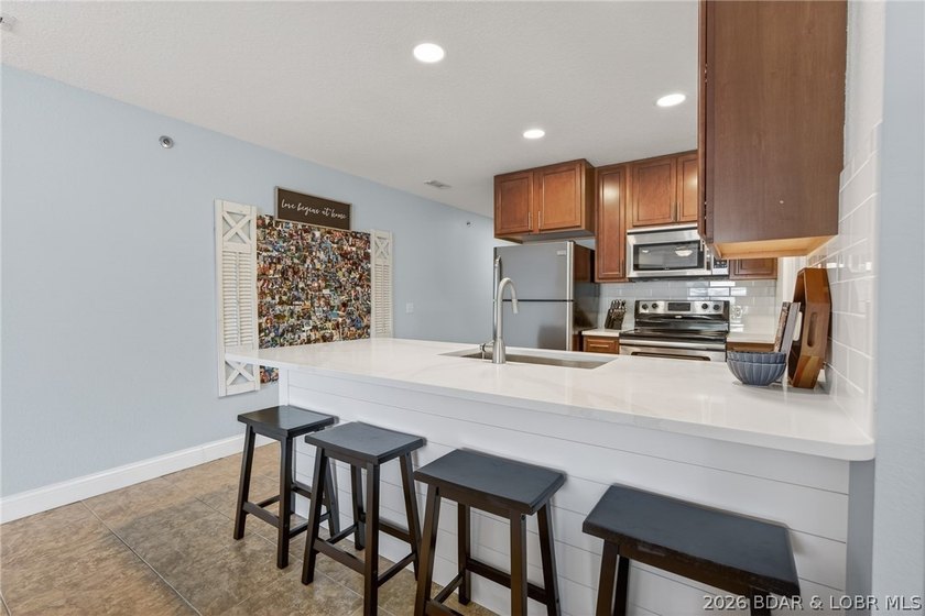 Beautifully renovated 3-bedroom, 2-bath lakefront condo at the - photo 9