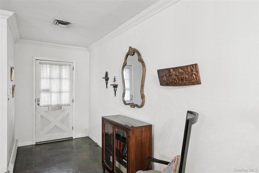 Roslyn, Flower Hill 5 Bedroom, 3 Bath Sprawling Ranch on - photo 10