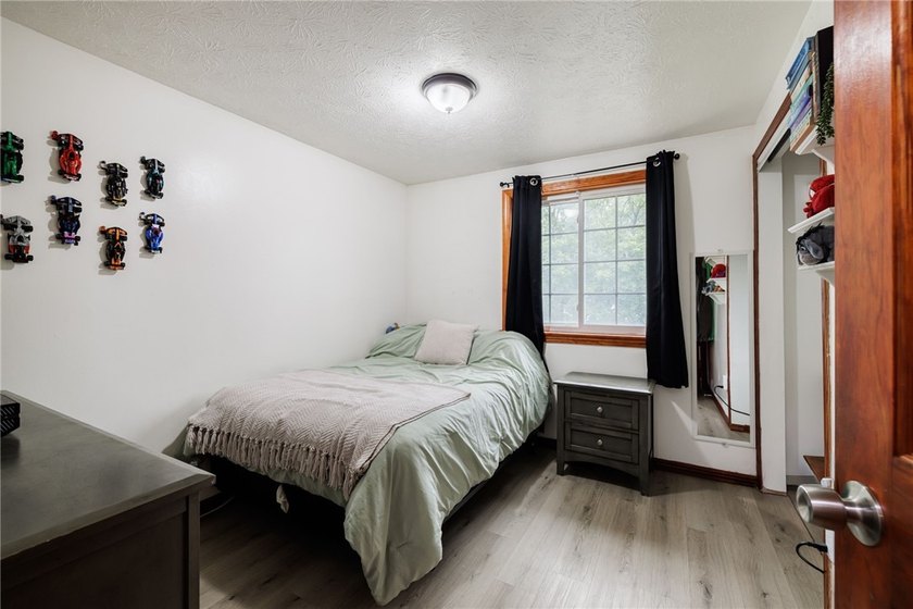Welcome to this beautifully updated 6-bedroom, 4-full-bath home - photo 22