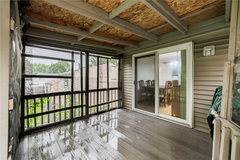 Welcome to this beautifully updated 6-bedroom, 4-full-bath home - photo 24