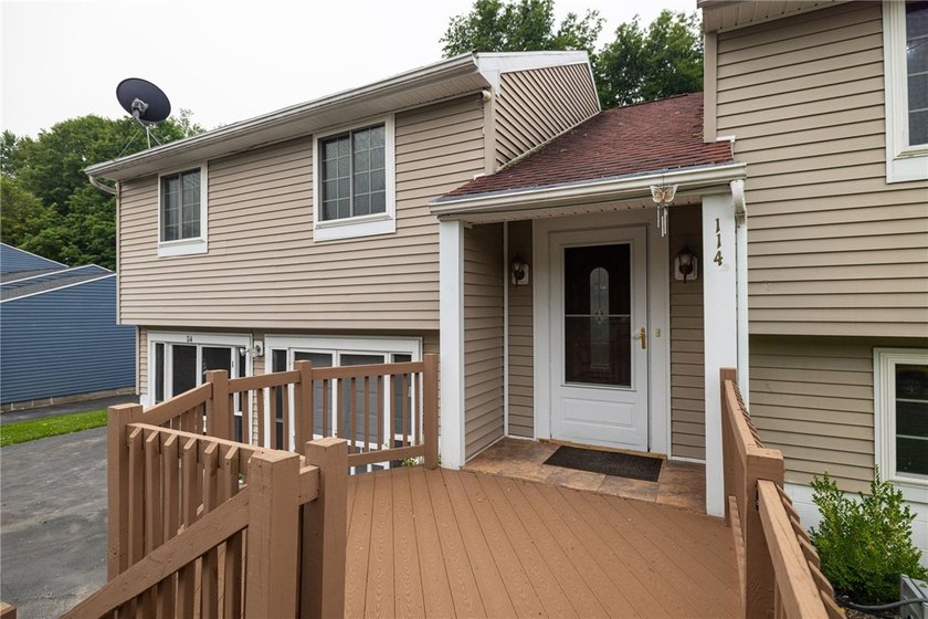 Welcome to this beautifully updated 6-bedroom, 4-full-bath home - photo 25