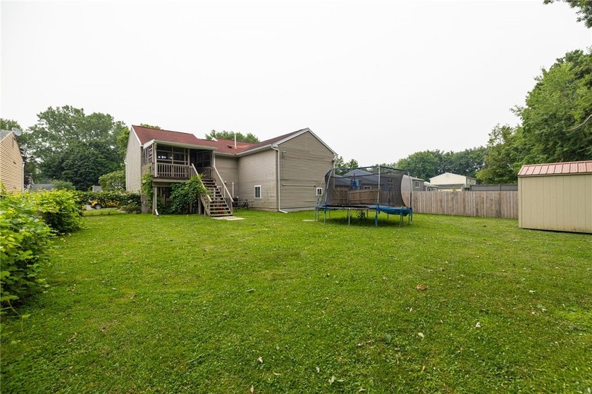 Welcome to this beautifully updated 6-bedroom, 4-full-bath home - photo 27