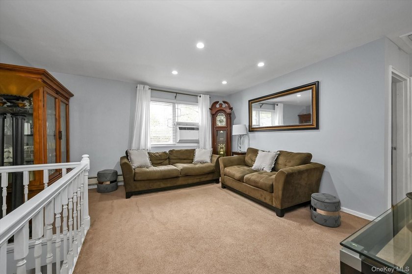 Move-In Ready Upper Two Bedroom in Bell Park Gardens! Offering a - photo 3