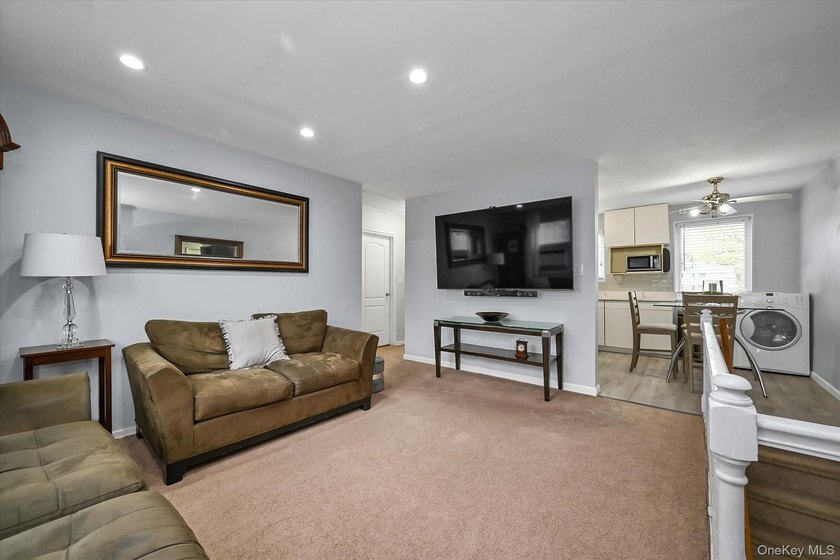 Move-In Ready Upper Two Bedroom in Bell Park Gardens! Offering a - photo 4