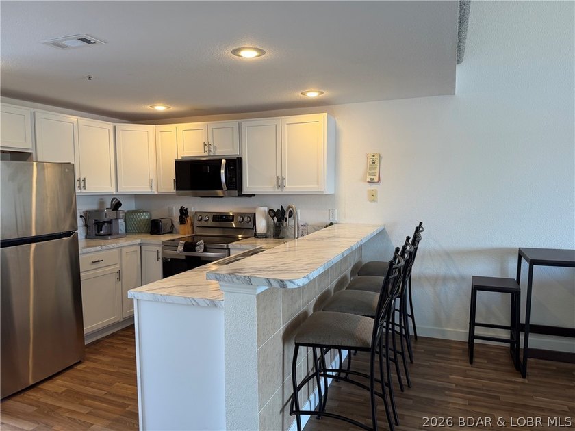 Indulge in stunning lake views from this remarkable 3-bedroom - photo 6