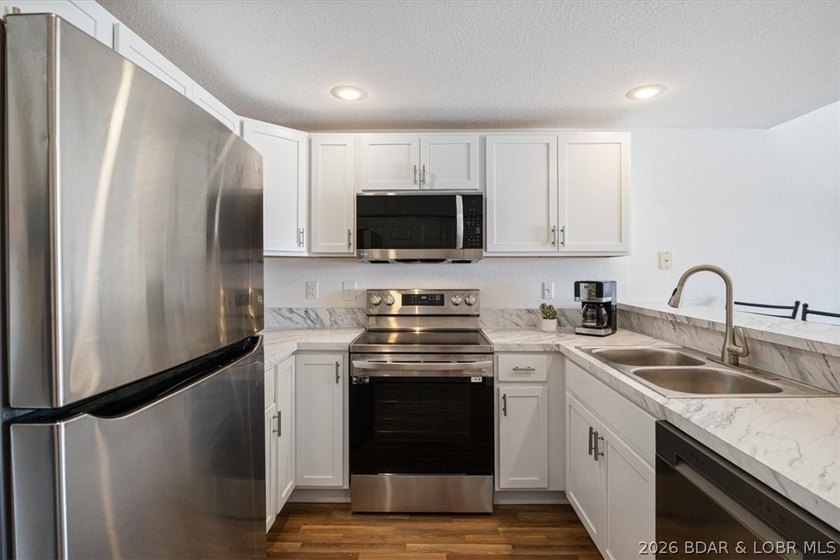 Indulge in stunning lake views from this remarkable 3-bedroom - photo 9