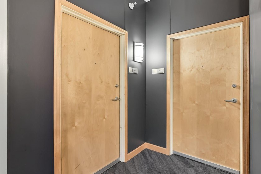 Welcome to this well-maintained 1-bedroom, 2-bath - photo 5