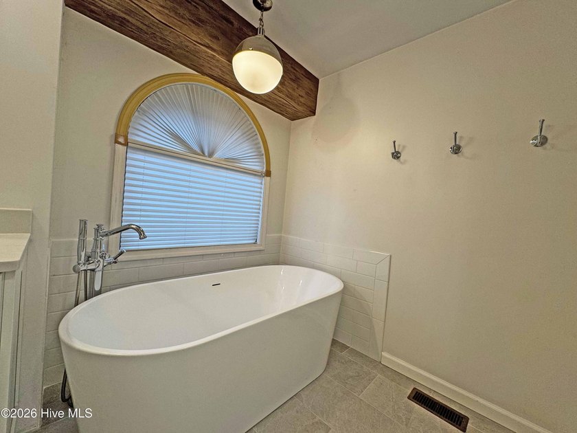 Enjoy peaceful waterfront living in this full-brick, 3-bedroom - photo 19