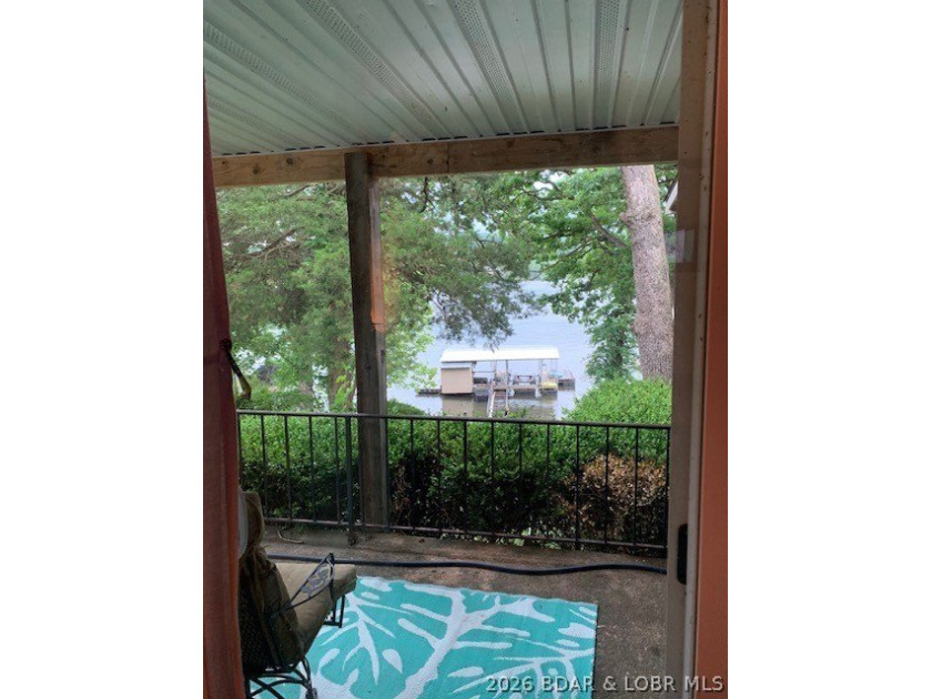 Welcome to your dream lake home, where comfort, and waterfront - photo 5