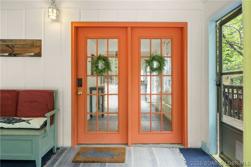 Have you always dreamed of owning a lakefront home? Seize this - photo 2