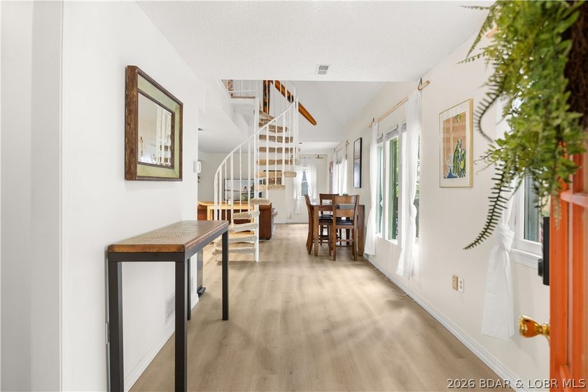 Have you always dreamed of owning a lakefront home? Seize this - photo 5