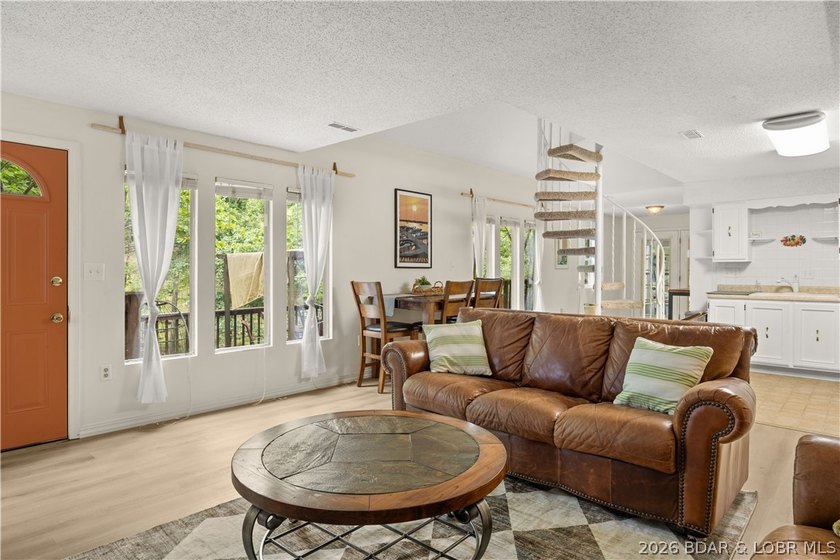 Have you always dreamed of owning a lakefront home? Seize this - photo 8