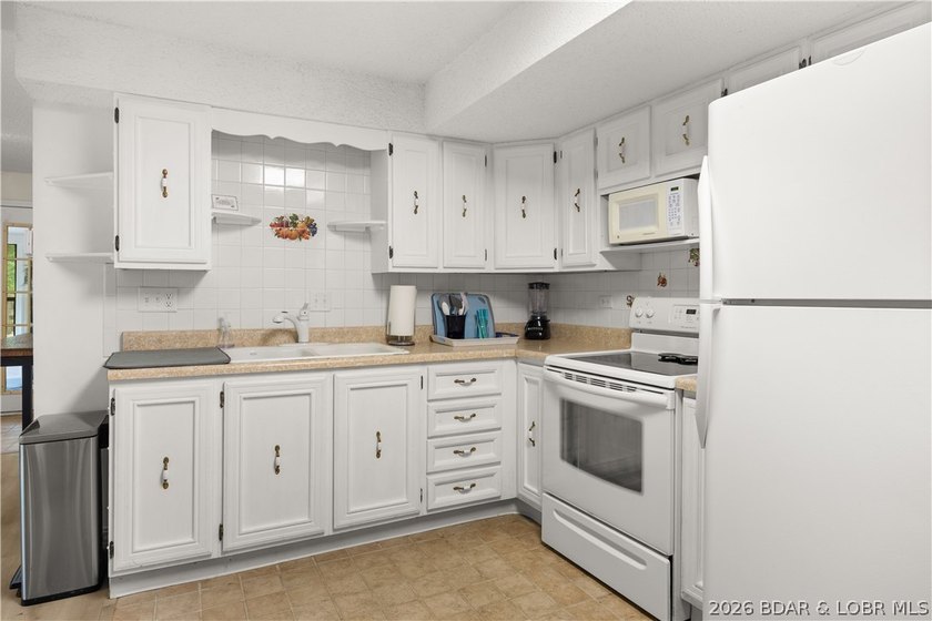 Have you always dreamed of owning a lakefront home? Seize this - photo 10