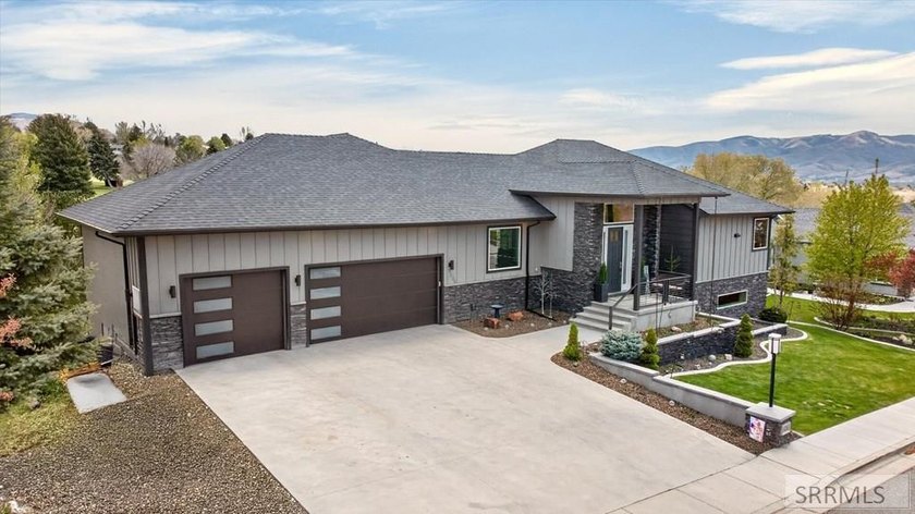Rare newer-build contemporary masterpiece on Hole 8 of Highland - photo 3