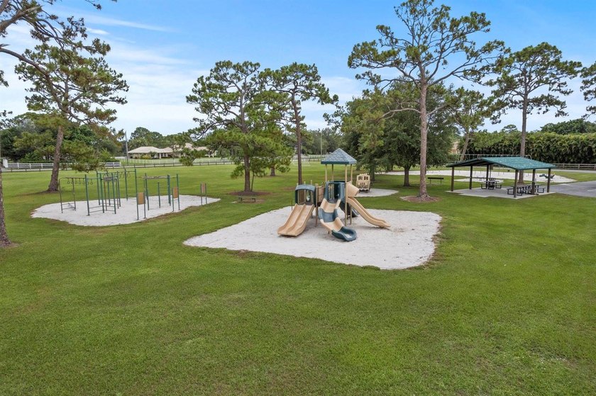 Welcome to this exceptional waterfront single-family residence - photo 42