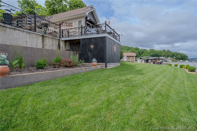 Rare opportunity to own a true Lake of the Ozarks waterfront - photo 4