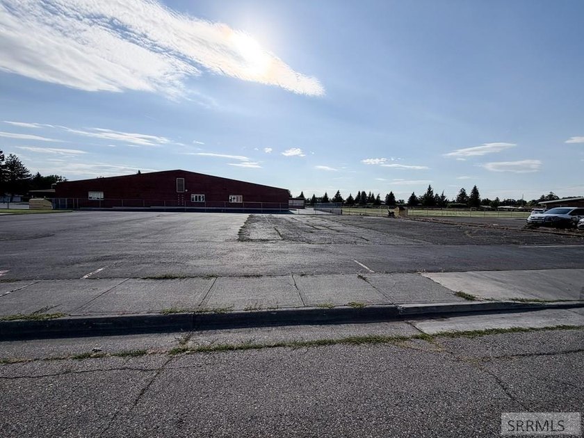 Exceptional commercial opportunity at 890 Oxford Drive in Idaho - photo 7