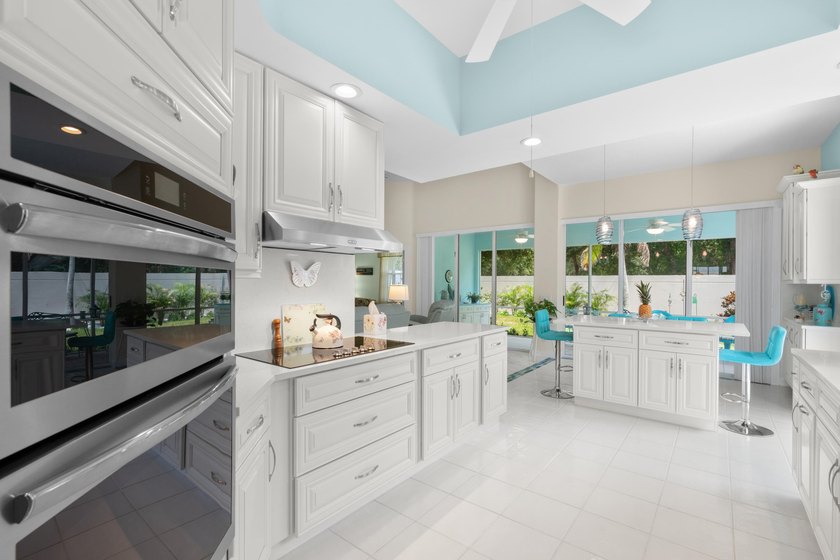 Welcome home to this meticulously maintained, newly painted - photo 11